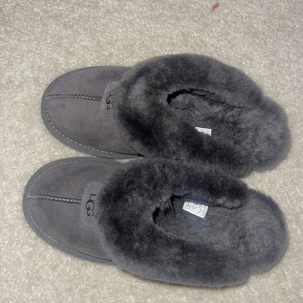 UGG coquette Size 8 grey NEVER WORN